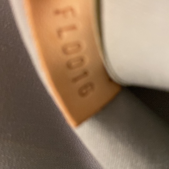 Authentic Louis Vuitton Brentwood tote/shoulder bag Near Pristine ! - Picture 5 of 16